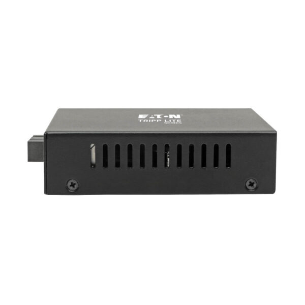 380eba113a35c047a80137a77a161acd Tripp Lite series Gigabit Singlemode Fiber to Ethernet Media Converter, POE+ - 10/100/1000 SC, 1310 nm, 20 km (12.4 mi.)