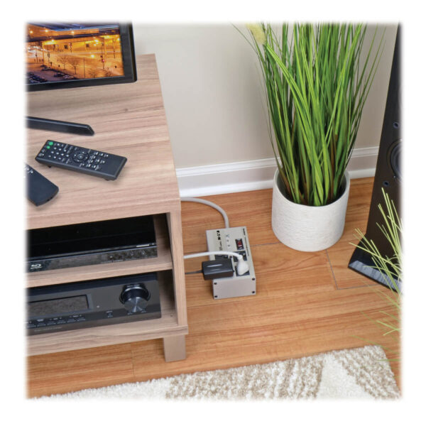 42ff4f4650ae7d33c14d4c17b5ed4370 Tripp Lite series Isobar 4-Outlet Surge Protector, 6 ft. Cord with Right-Angle Plug, 3330 Joules, Diagnostic LEDs, Metal Housing