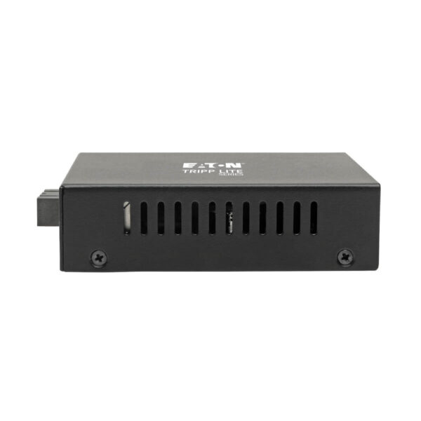 76e4792137298800ec8a92b41f6a1695 Tripp Lite series Gigabit Multimode Fiber to Ethernet Media Converter, POE+ - 10/100/1000 SC, 1310 nm, 2 km (1.2 mi.)