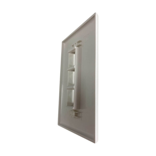 aebb09ea58d1a245d5864ec117040942 Tripp Lite series Safe-IT 3-Port Single-Gang Keystone Wall Plate, Antibacterial, Ivory Matte, TAA