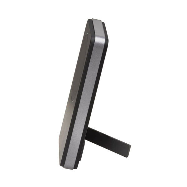 e427a82adadc3856e972277cf148f93c Tripp Lite series Portable Wireless Magnetic Charging Power Bank for iPhone 16/15/14/13/12, USB-C Output, 18W, 4000mAh, Lithium-Ion, Black